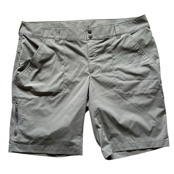 Like New Columbia Dark Grey Shorts - Picture 1 of 7